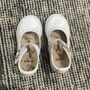 Never worn footmates size 7 Mary Janes